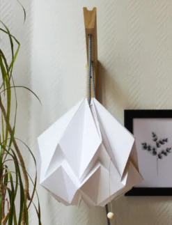 Applique bois suspension origami