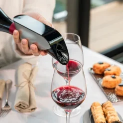 Aérateur de vin instantané et connecté