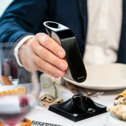 Aérateur de vin instantané et connecté