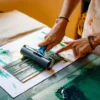 Atelier - linogravure sur sac - paris