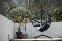 Auroa fauteuil suspendu en résine tressée noir