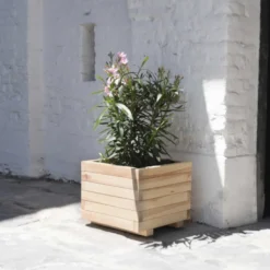 Bac à fleurs en bois l bardane