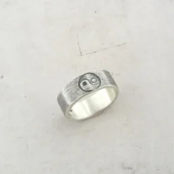 Bague ethnique yin yang taille 58