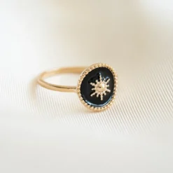 Bague fine médaillon soleil noir or