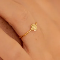 Bague réglable dorée mini coquillage
