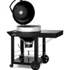 Barbecue à charbon kettle pro 57 cm sur chariot + housse de protection + rôtisso
