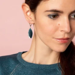Boucle d'oreille mini-pétale pétrole