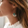 Boucles azteque longue nacre blanche