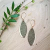 Boucles d'oreilles en cuir petale kaki