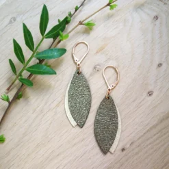 Boucles d'oreilles en cuir petale kaki