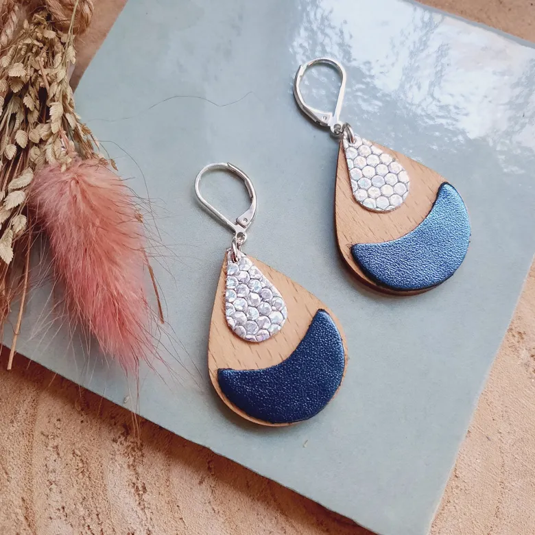 Boucles d'oreilles pendantes arty bleu klein