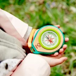 Boussole et mousqueton d'attache pour enfant bambou et bioplastique Hape