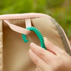 Boussole et mousqueton d'attache pour enfant bambou et bioplastique Hape