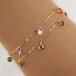 Bracelet multicolor avec breloques strass en zirconium