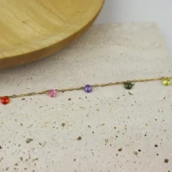 Bracelet multicolor avec breloques strass en zirconium