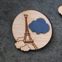 Broche bleu paris sous les nuages