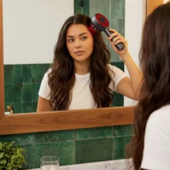Brosse massante électrique LED rechargeable avec réservoir pour soin capillaire