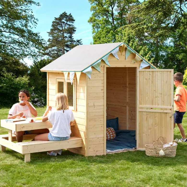 Cabane en bois avec table pique-nique ti