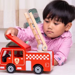 Camion de pompiers de ville en bois