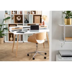 Chaise de bureau à roulettes blanc, bois clair et acier chromé bent
