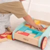 Chariot de marche avec cubes