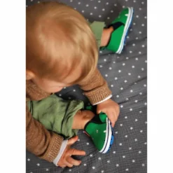Chaussons bébé motif crocodile doux -