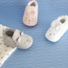 Chaussons gris (0-6 mois)