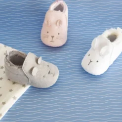 Chaussons gris (0-6 mois)