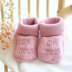 Chaussons naissance - mini nous #d6bab2