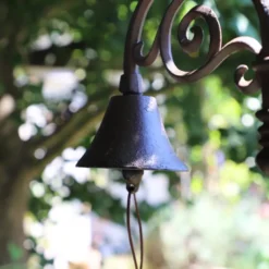 Cloche de jardin de porte ancienne en fonte marron 27 x 20.5 cm