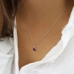 Collier améthyste violette et chaine en acier inoxydable couleur argent