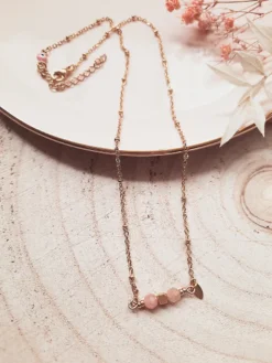 Collier court comète pierre lune rose
