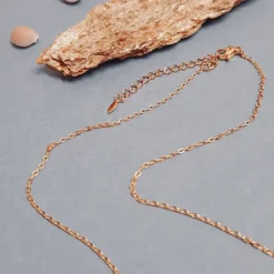 Collier golden cube en acier inox doré