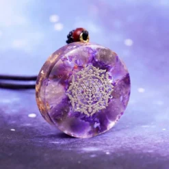 Collier pendentif orgone yoga améthyste