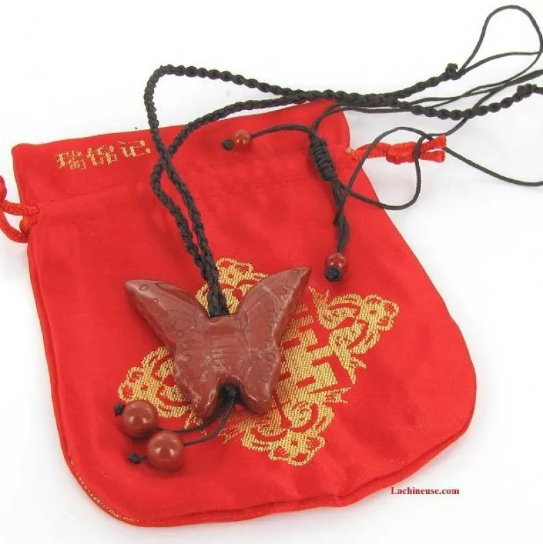 Collier pendentif papillon en jaspe