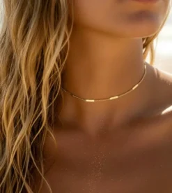 Collier ras du cou plaqué or 14 k , chaine fine, barres, doré