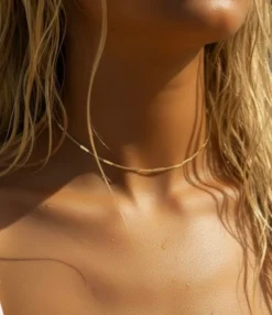 Collier ras du cou plaqué or 14 k , chaine fine, barres, doré