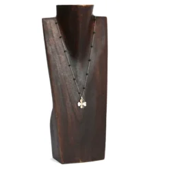 Collier sautoir en acier inoxydable doré motif trèfle et perles de verre