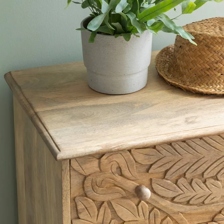 Commode sculpté en bois de manguier adonie
