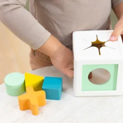 Cube trieur de formes kuby