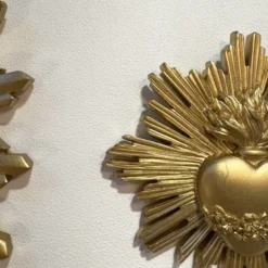 Déco murale coeur fleur ex-voto doré à accrocher