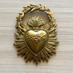 Déco murale cœur avec couronne ex-voto doré