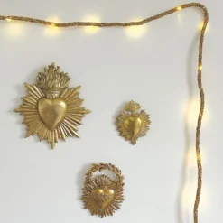 Déco murale cœur avec couronne ex-voto doré