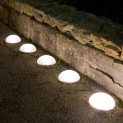 Demi boules solaires à piquer half moon
