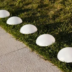 Demi boules solaires à piquer half moon