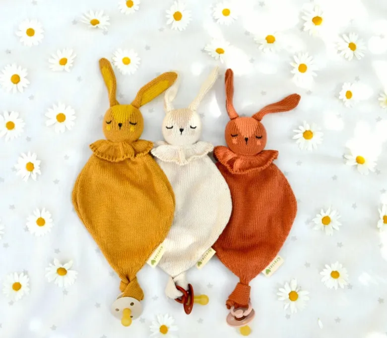 Doudou attache tétine lapin caramel