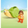 Enfant avec escargot à bascule junior