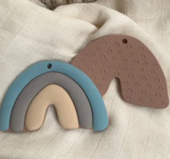Hochet de dentition arc en ciel bleu