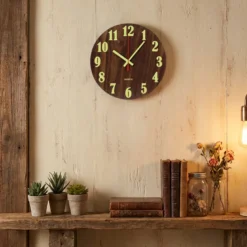 Horloge murale dorée chiffres romains température lcd Noir