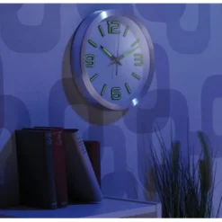 Horloge phosphorescente à fond blanc rad